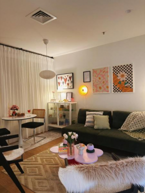 Collins Paris End suite- 2 bedrooms with balcony